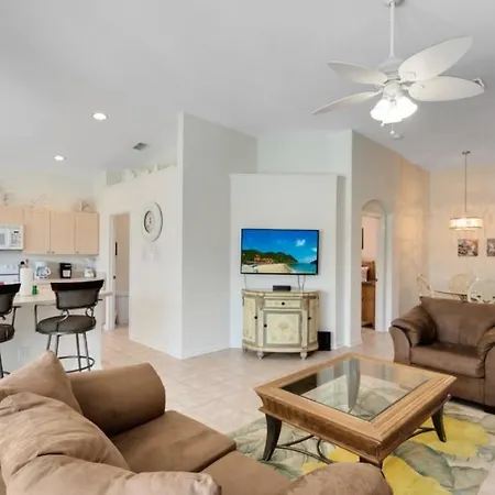4 Bedroom 3 Bath South Facing Pool Spa Villa Villa